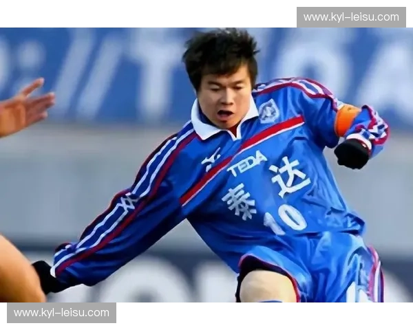 亚洲足坛的巅峰对垒：当卡塔尔的沙漠风暴遇见中国的龙之意志，谁能笑傲绿茵？